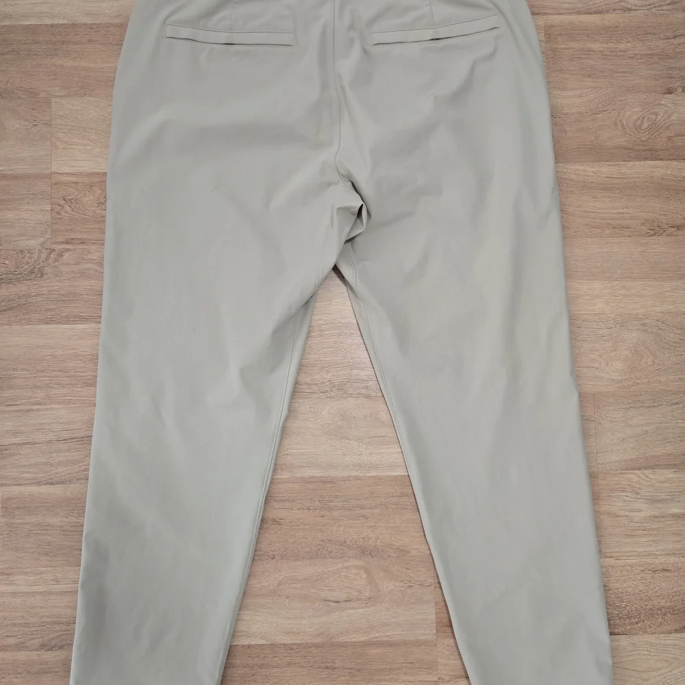 Lululemon Pants Men’s Size 38 Light Cream Relaxed Taper Smooth Twill - Picture 5 of 10